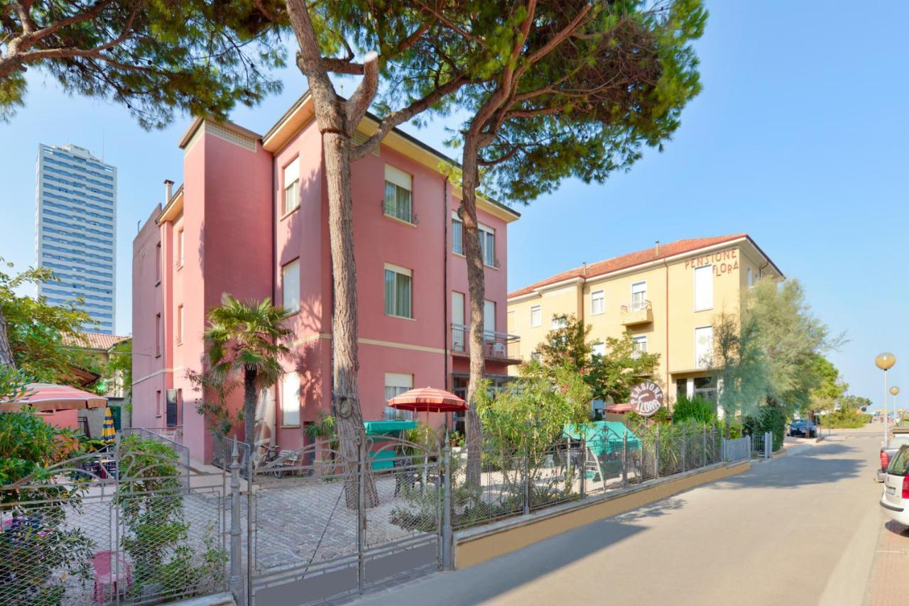 Hotel Flora Capri Cesenatico Exterior photo