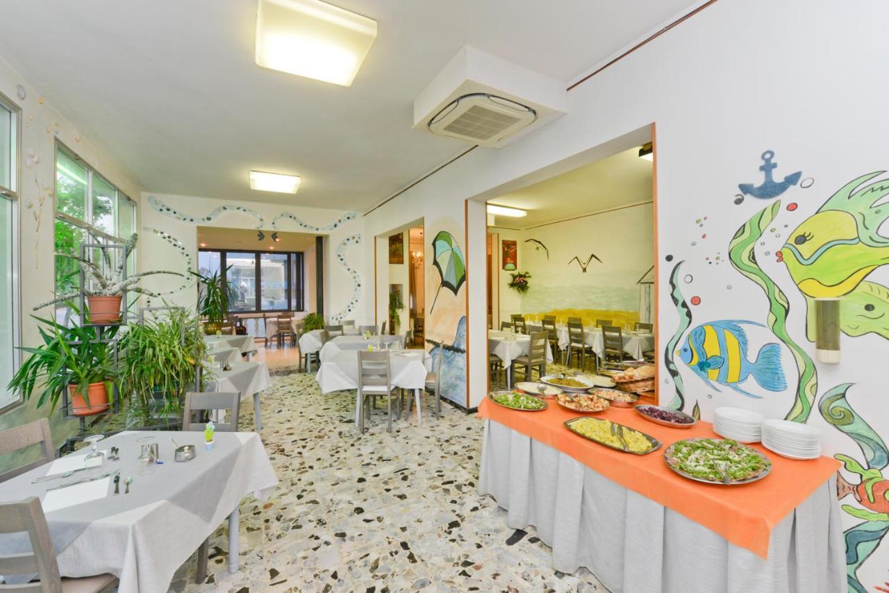 Hotel Flora Capri Cesenatico Exterior photo
